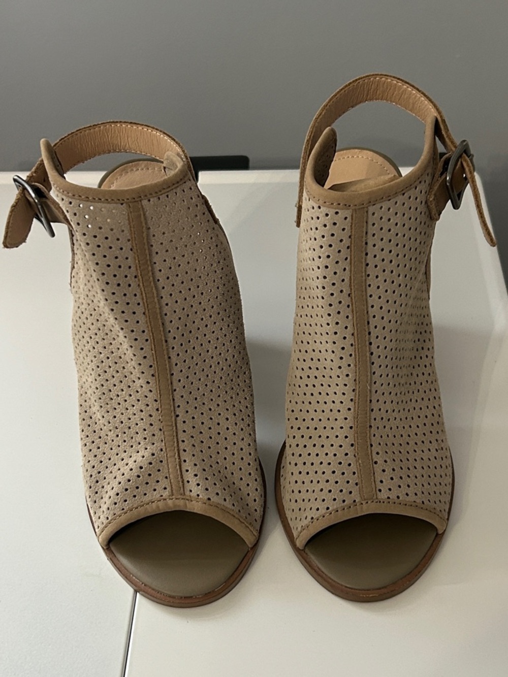 Kelsi Dagger Brooklyn Goya Slingback Sandal Size 7.5 Taupe Perforated Block Heel